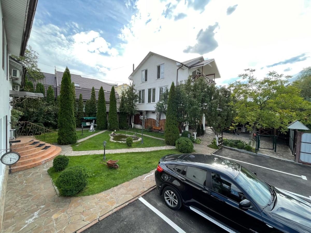 With Kitchen And Garden Apartment *