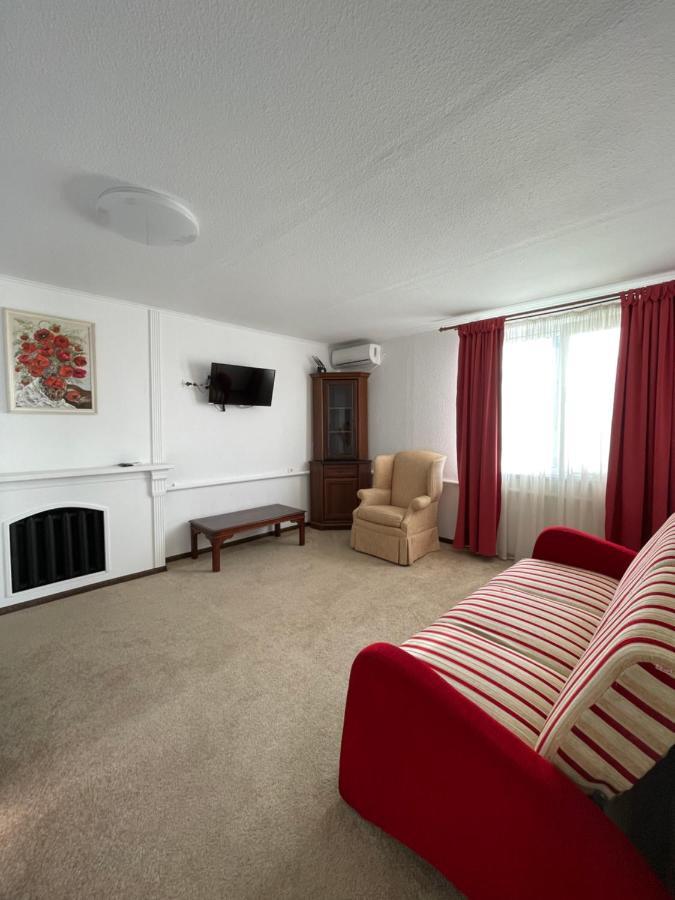 With Kitchen And Garden Apartment