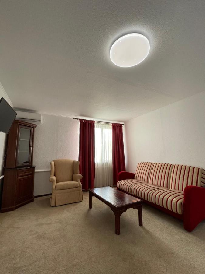 Apartment With Kitchen And Garden *