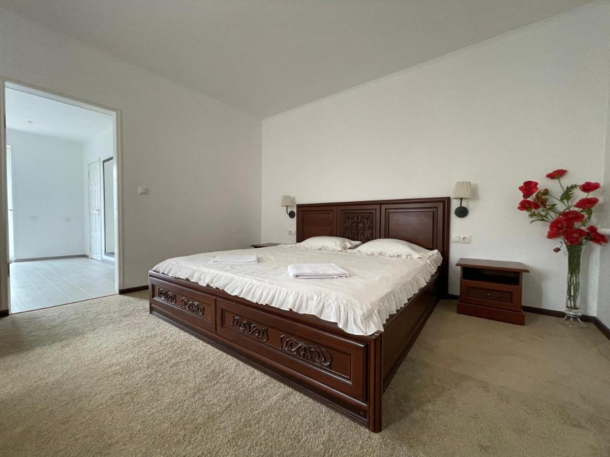 With Kitchen And Garden Apartment *