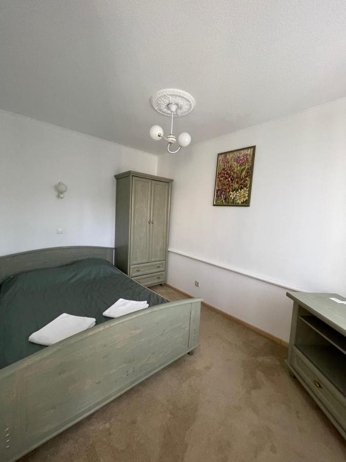 With Kitchen And Garden Apartment *