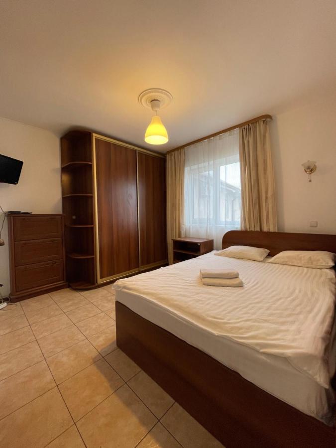 With Kitchen And Garden Apartment